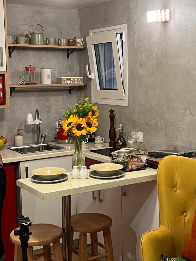 Cozy Tiny Apartment In The Heart Of Plaka Atenas Exterior foto